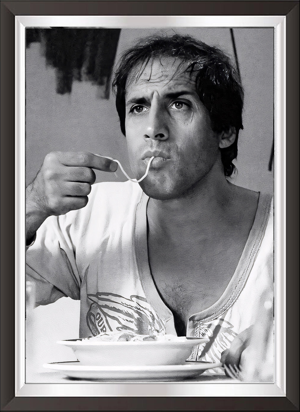 art. a50 Cinema Mangiaspaghetti Poster Vintage Adriano Celentano / Locandina Stampa su Carta Artistica Torkon, per arredamento e decorazione casa, ufficio / Vendita Online / Galleria Papiarte ®